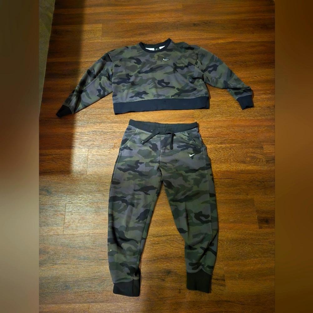 Nike dri fit sweater set